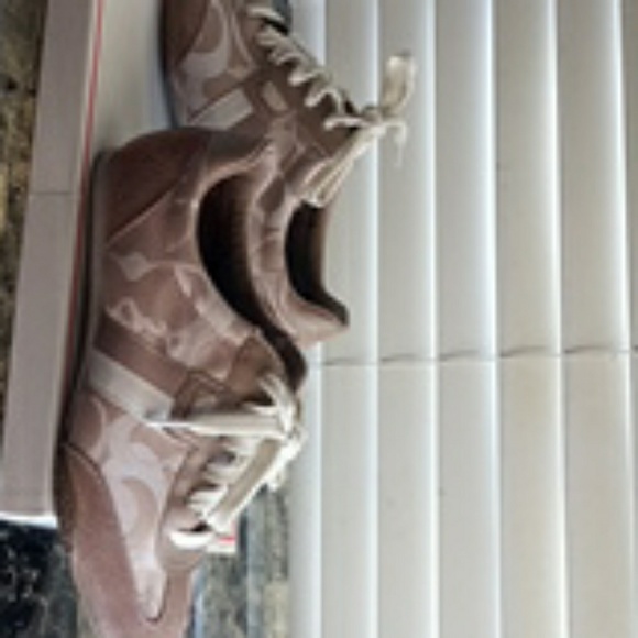 Women coach shoes - Picture 1 of 6